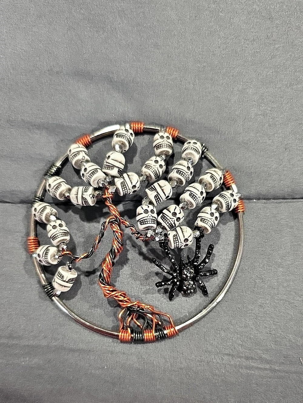 Skull tree w/spider Beaded Wire in Silver & Black Like New